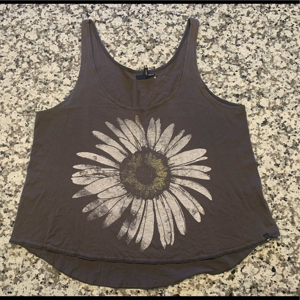 Simple, soft, flattering. Surfer faerie.